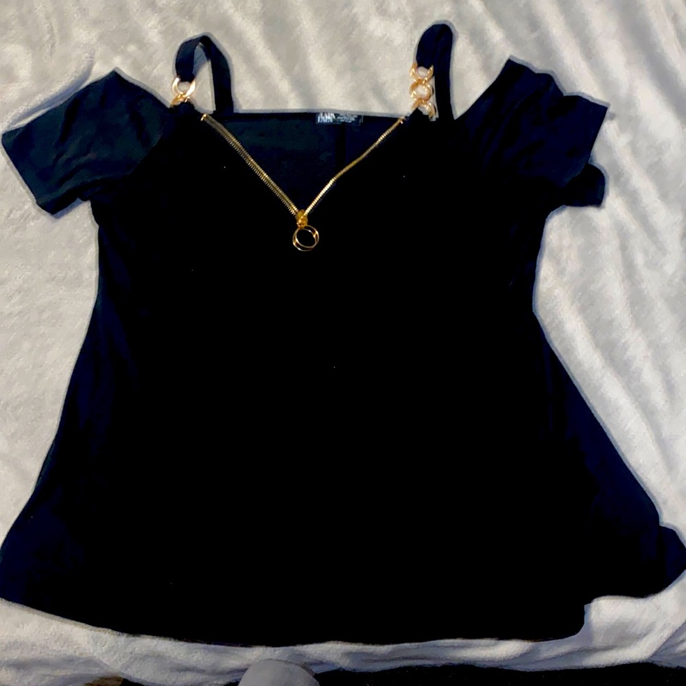 Open shoulder shirt with gold accents. Very good condition. Never Worn